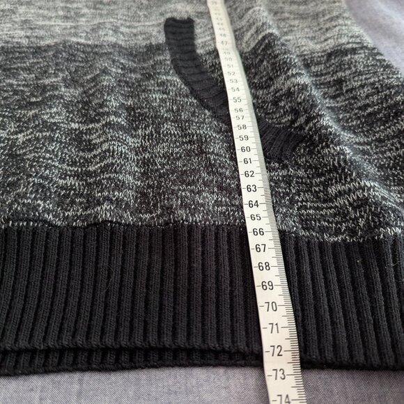 NHL Montreal Canadiens Grey and Black Knitted Hoodie - Size XL - Picture 9 of 12